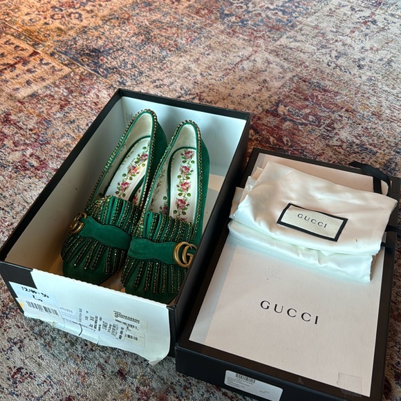 Like new authentic Gucci loafers - Picture 2 of 9